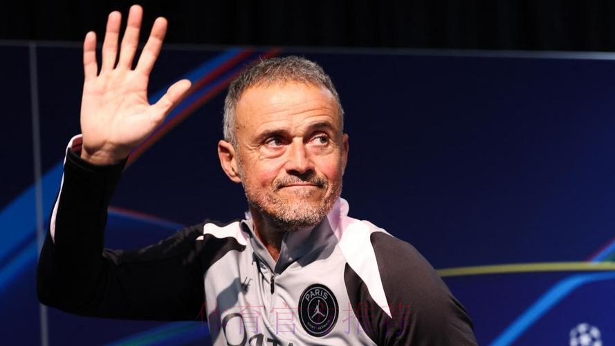 官方：巴黎主帅恩里克当选2025FIFA年度最佳男足教练