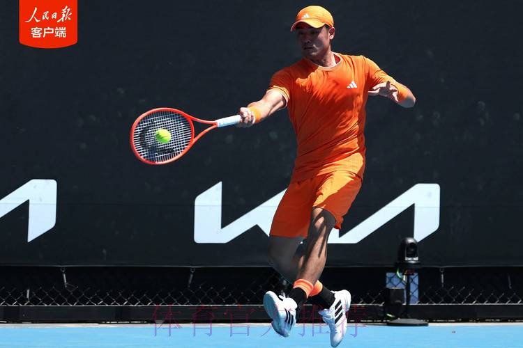 拿下职业生涯澳网正赛首胜！吴易昺四盘激战胜出晋级